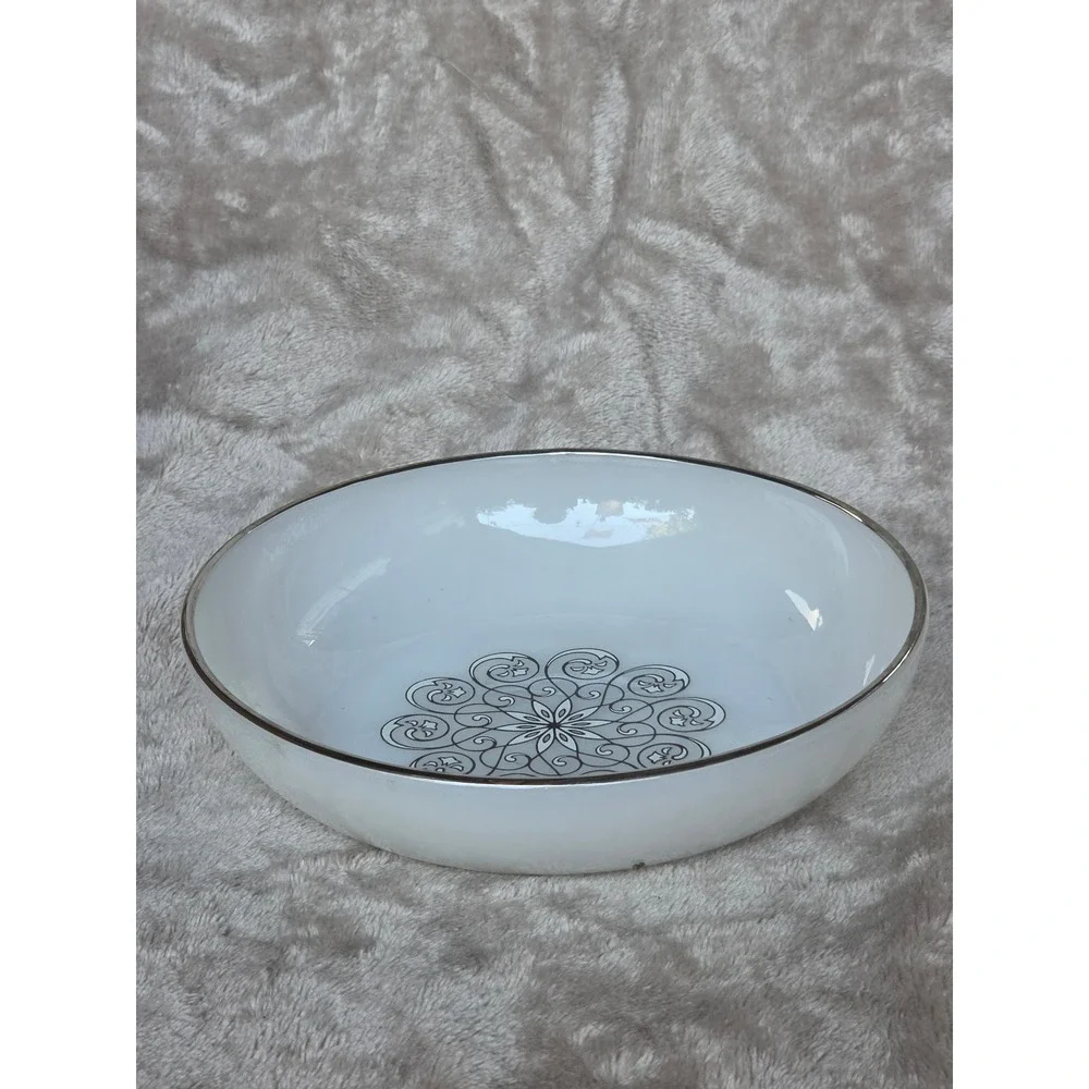 Vintage Anchor Hocking Fire-King Milk Glass Bowls Suburbia Vienna Lace